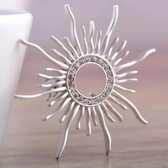 Vazira Queen Jewelry - Flower Brooch 